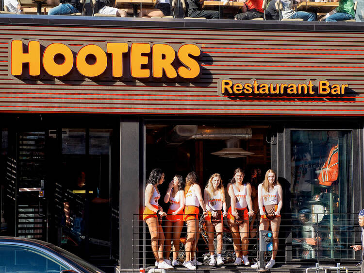 Controversial American sports bar Hooters is set to open its third UK venue